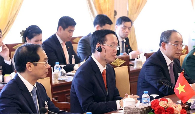 El jefe del Estado vietnamita habla en el encuentro.