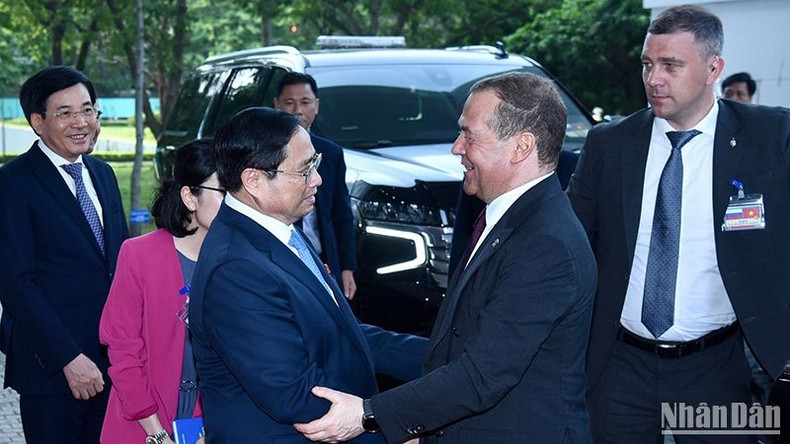Premier vietnamita sostiene encuentro con el presidente de Partido Unida Rusia ảnh 1 Premier vietnamita sostiene encuentro con el presidente de Partido Unida Rusia ảnh 1