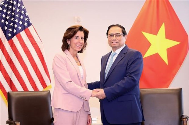 El primer ministro de Vietnam, Pham Minh Chinh (en la derecha), y la secretaria de Comercio de Estados Unidos, Gina Raimondo. (Foto: VNA) El primer ministro de Vietnam, Pham Minh Chinh (en la derecha), y la secretaria de Comercio de Estados Unidos, Gina Raimondo. (Foto: VNA)