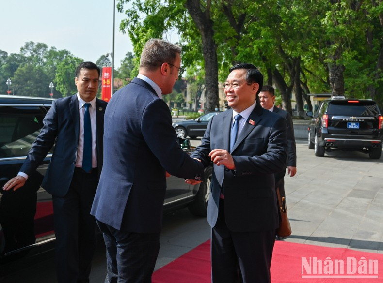 Presidente de la Asamblea Nacional de Vietnam recibe al premier de Luxemburgo ảnh 1 Presidente de la Asamblea Nacional de Vietnam recibe al premier de Luxemburgo ảnh 1
