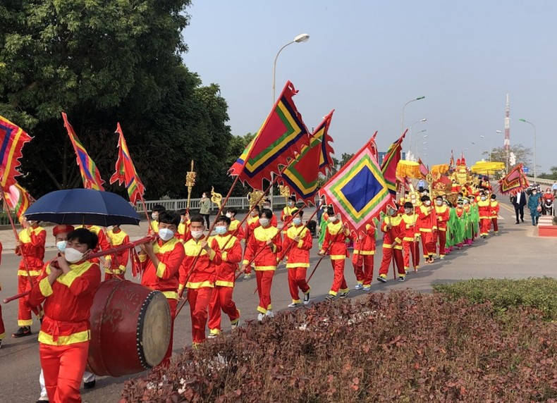 Los festivales tradicionales en Mong Cai atraen a una gran cantidad de turistas nacionales. Los festivales tradicionales en Mong Cai atraen a una gran cantidad de turistas nacionales.
