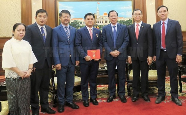 Phan Van Mai, Sok Dareth y los delegados.