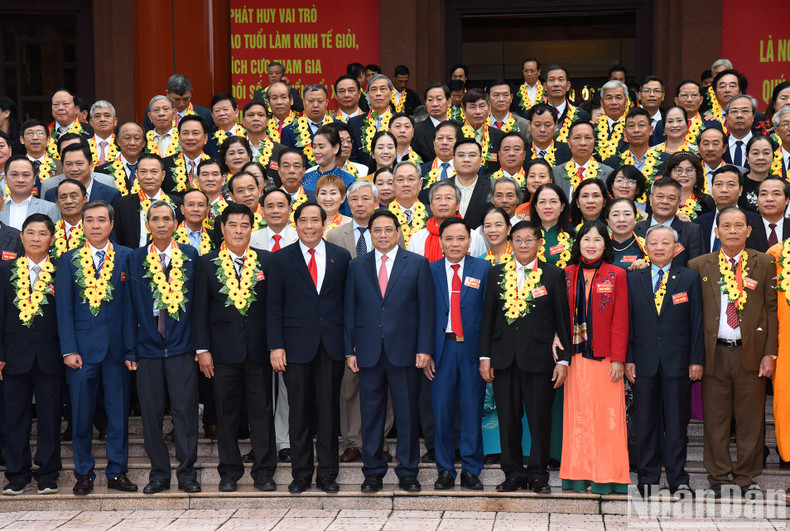 El primer ministro Pham Minh y asistentes al evento. El primer ministro Pham Minh y asistentes al evento.