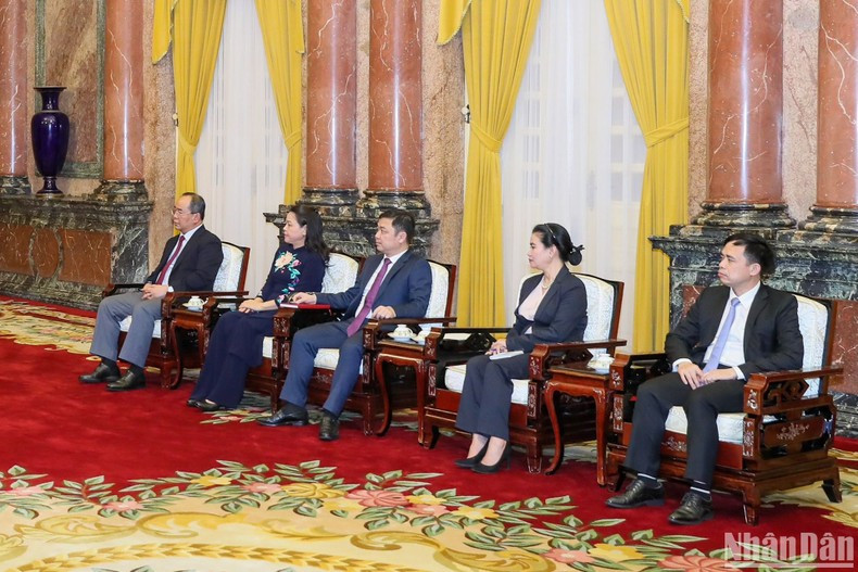 Representantes de la Oficina Presidencial y del Frente de la Patria de Vietnam en el encuentro.