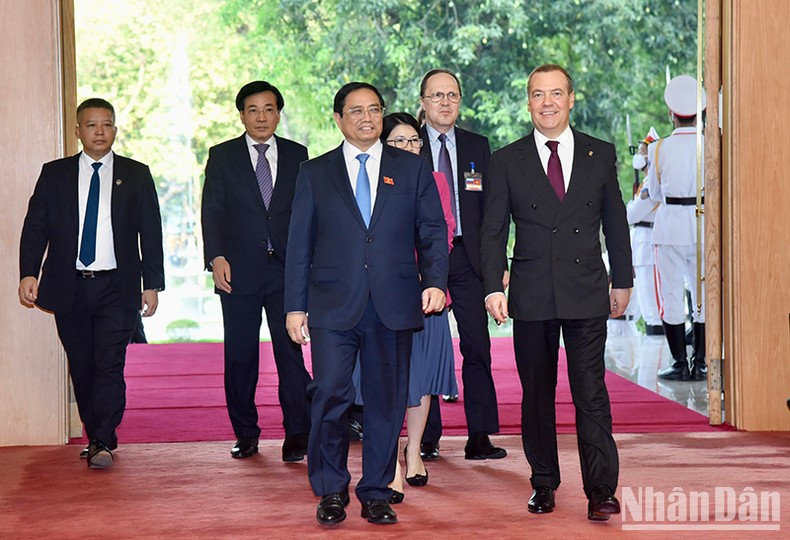 El primer ministro de Vietnam, Pham Minh Chinh y el presidente del Partido Rusia Unida y líder del Consejo de Seguridad de la Federación Rusa, Dmitri Medvédev. El primer ministro de Vietnam, Pham Minh Chinh y el presidente del Partido Rusia Unida y líder del Consejo de Seguridad de la Federación Rusa, Dmitri Medvédev.