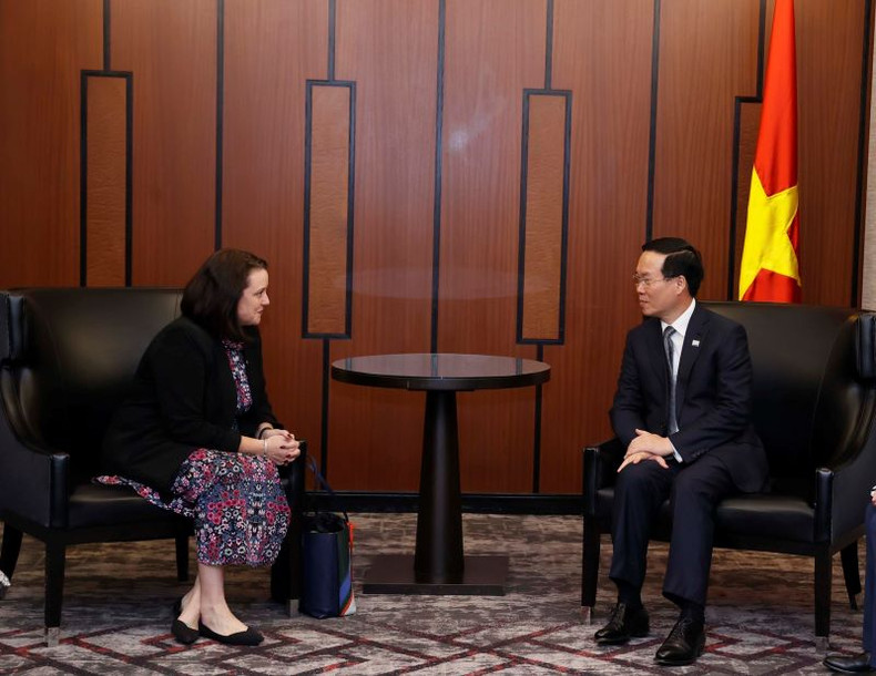 El presidente de Vietnam, Vo Van Thuong, y la vicealcaldesa de la ciudad de Los Ángeles, Erin Bromaghim. El presidente de Vietnam, Vo Van Thuong, y la vicealcaldesa de la ciudad de Los Ángeles, Erin Bromaghim.