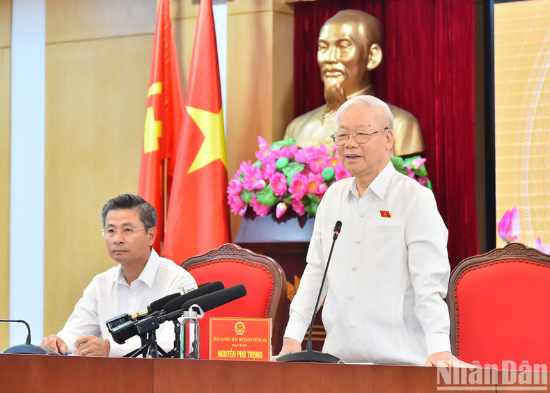 El secretario general del PCV, Nguyen Phu Trong, habla en el encuentro.