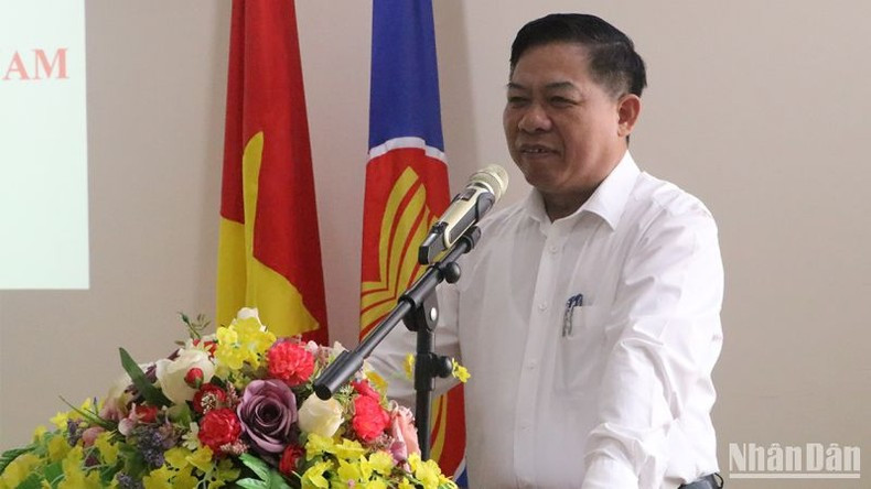 El embajador de Vietnam en Camboya, Nguyen Huy Tang habla en la conferencia.