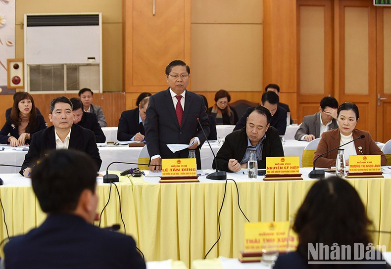 El viceministro del Trabajo, Inválidos de Guerra y Asuntos Sociales, Le Tan Dung en la conferencia. El viceministro del Trabajo, Inválidos de Guerra y Asuntos Sociales, Le Tan Dung en la conferencia.