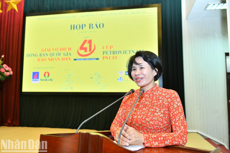 Le Thi Hoang Yen, vicejefa de la Administración de Educación Física y Deportes. Le Thi Hoang Yen, vicejefa de la Administración de Educación Física y Deportes.