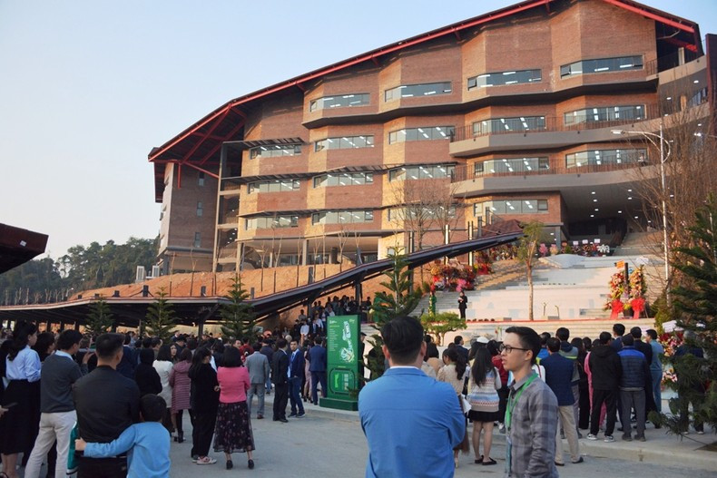 La Escuela Internacional Canadá-Lao Cai. La Escuela Internacional Canadá-Lao Cai.