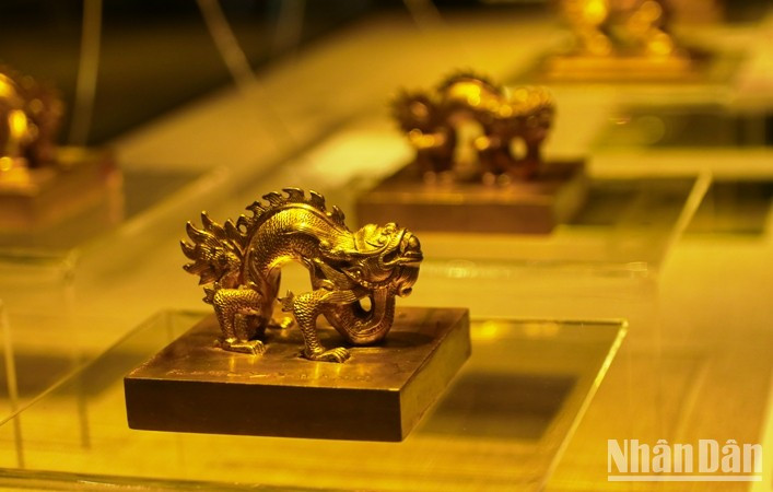 El sello Khai Dinh Dai Nam Hoang, de plata chapada en oro El sello Khai Dinh Dai Nam Hoang, de plata chapada en oro