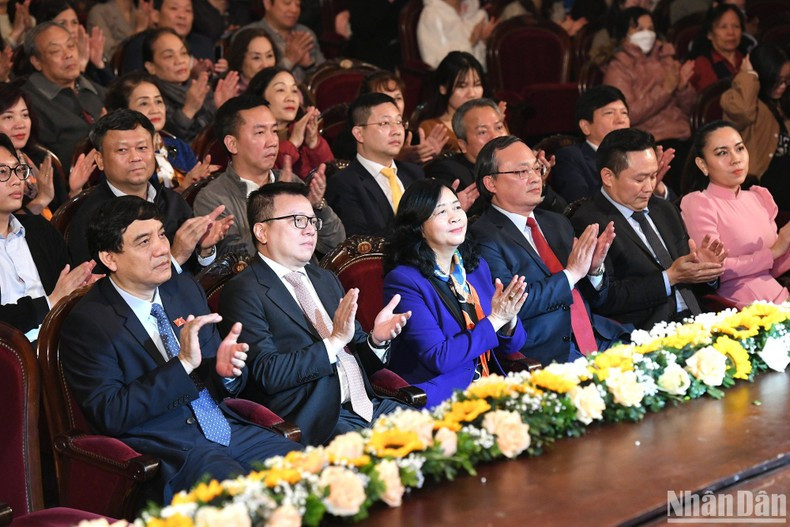 Dirigentes del Partido y del Estado participan en el evento. (Fotografía: THANH DAT)