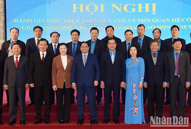 El primer ministro, Pham Minh Chinh y los delegados en el evento. El primer ministro, Pham Minh Chinh y los delegados en el evento.