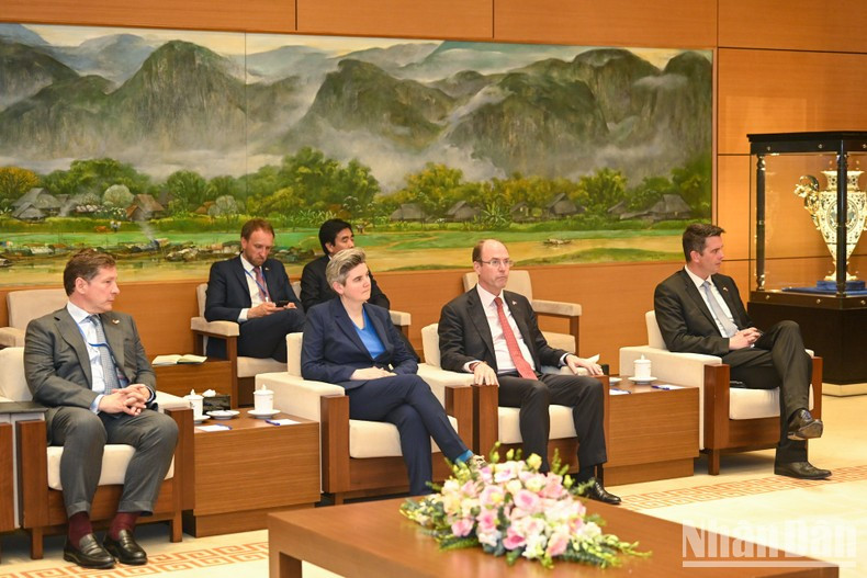 Presidente de la Asamblea Nacional de Vietnam recibe al premier de Luxemburgo ảnh 7 Presidente de la Asamblea Nacional de Vietnam recibe al premier de Luxemburgo ảnh 7