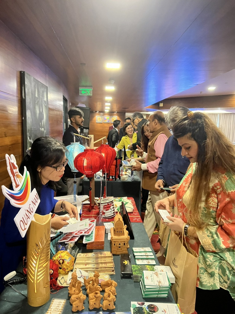 Empresas indias buscan información sobre las potencialidades y productos turísticos de Quang Nam.