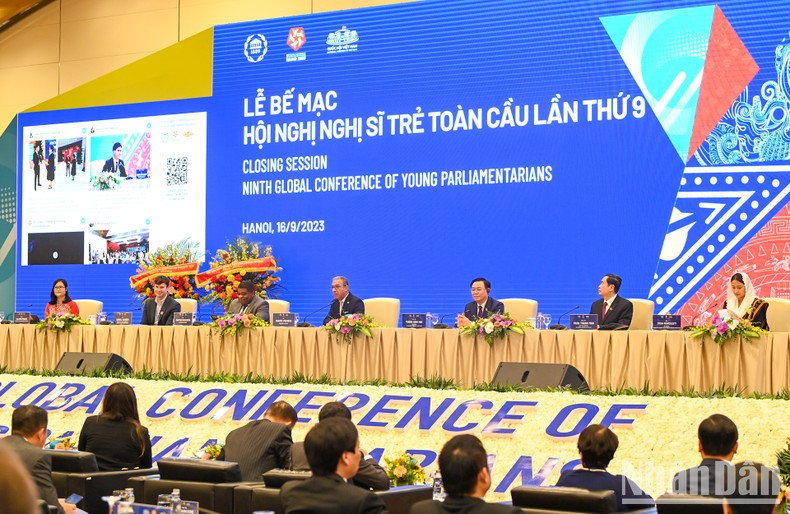 Asisten al evento el máximo legislador vietnamita, Vuong Dinh Hue; el subtitular Tran Thanh Man; el presidente y el secretario general de la Unión Interparlamentaria, Duarte Pacheco y Martin Chungong, respectivamente y el titular del Foro de Jóvenes Parlamentarios, Dan Carden y los delegados. Asisten al evento el máximo legislador vietnamita, Vuong Dinh Hue; el subtitular Tran Thanh Man; el presidente y el secretario general de la Unión Interparlamentaria, Duarte Pacheco y Martin Chungong, respectivamente y el titular del Foro de Jóvenes Parlamentarios, Dan Carden y los delegados.