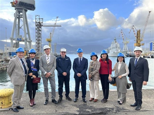 La delegación de la Embajada de Vietnam en Italia visita el Grupo Fincantieri (Fuente:VNA) La delegación de la Embajada de Vietnam en Italia visita el Grupo Fincantieri (Fuente:VNA)