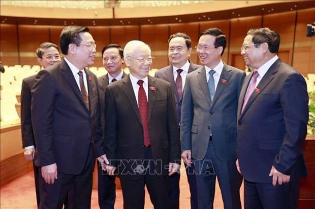 Los dirigentes del Partido y Estado participan en la sesión de clausura. (Fuente: VNA)