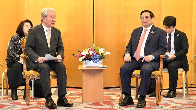 El primer ministro de Vietnam, Pham Minh Chinh, y el presidente de la Agencia Japonesa de Cooperación Internacional, Tanaka Akihiko. El primer ministro de Vietnam, Pham Minh Chinh, y el presidente de la Agencia Japonesa de Cooperación Internacional, Tanaka Akihiko.