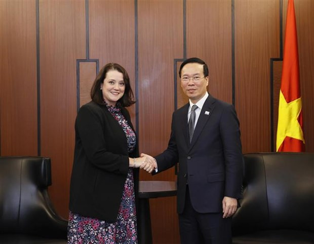 El presidente de Vietnam, Vo Van Thuong, y la vicealcaldesa de la ciudad de Los Ángeles, Erin Bromaghim (Fuente:VNA) El presidente de Vietnam, Vo Van Thuong, y la vicealcaldesa de la ciudad de Los Ángeles, Erin Bromaghim (Fuente:VNA)