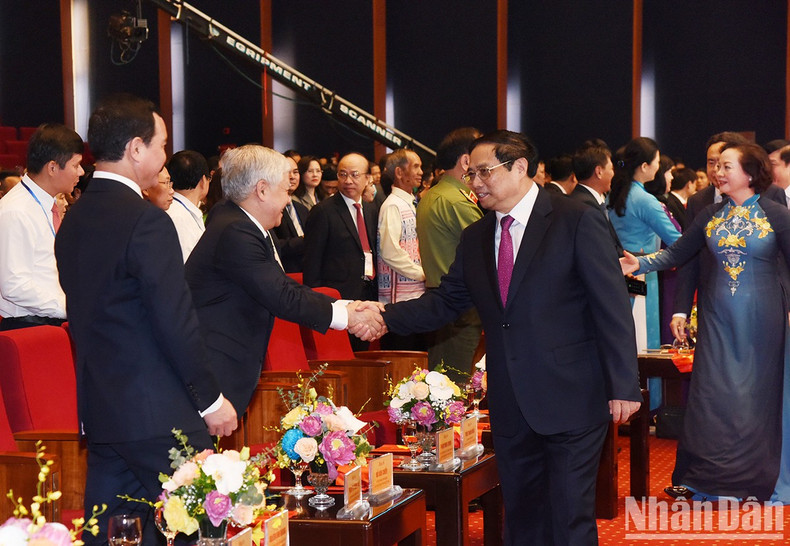 El primer ministro de Vietnam, Pham Minh Chinh y los asistentes al evento. El primer ministro de Vietnam, Pham Minh Chinh y los asistentes al evento.