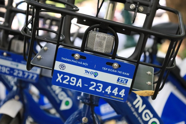 Para prevenir la pérdida y el robo, en cada vehículo se instala una tarjeta de identificación y cerradura inteligente. A través de la aplicación, los operadores pueden rastrear al vehículo y al conductor.