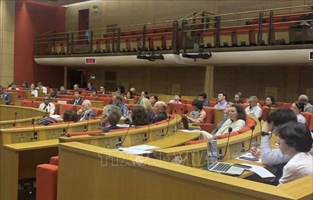 El seminario cuenta con participación de más de 120 senadores, diplomáticos y expertos de estrategias de defensa (Foto: VNA) El seminario cuenta con participación de más de 120 senadores, diplomáticos y expertos de estrategias de defensa (Foto: VNA)
