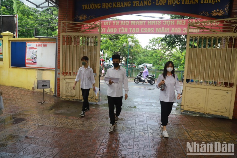 En la escuela de Hoang Liet.