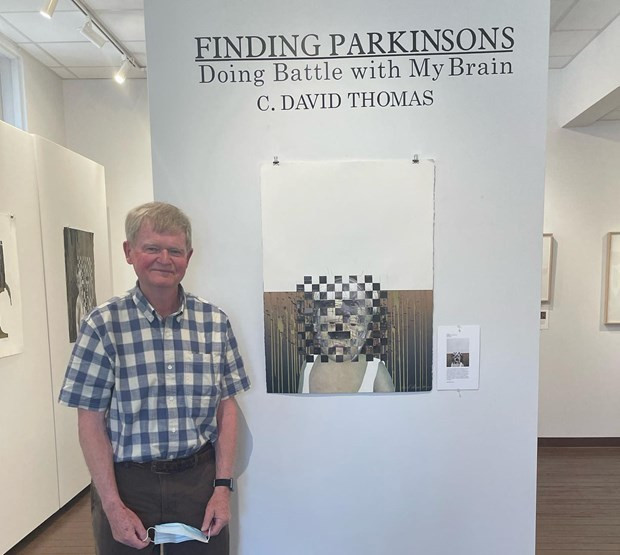 El veterano David Thomas en la exposición Finding Parkinsons en Da Nang (Fuente: VNA) El veterano David Thomas en la exposición Finding Parkinsons en Da Nang (Fuente: VNA)