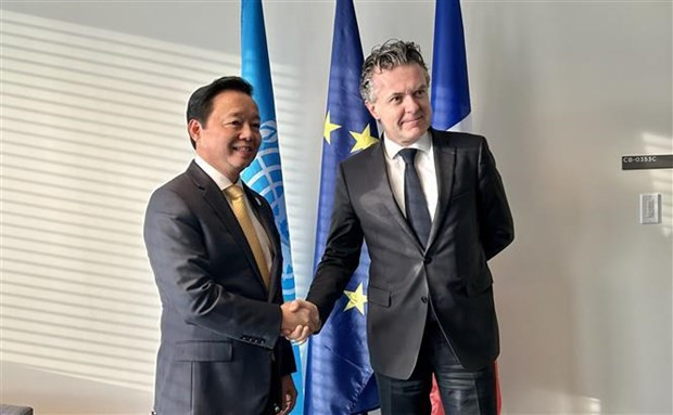 Vicepremier Tran Hong Ha y el ministro francés de Transición ecológica Christophe Béchu (Foto: VNA) Vicepremier Tran Hong Ha y el ministro francés de Transición ecológica Christophe Béchu (Foto: VNA)