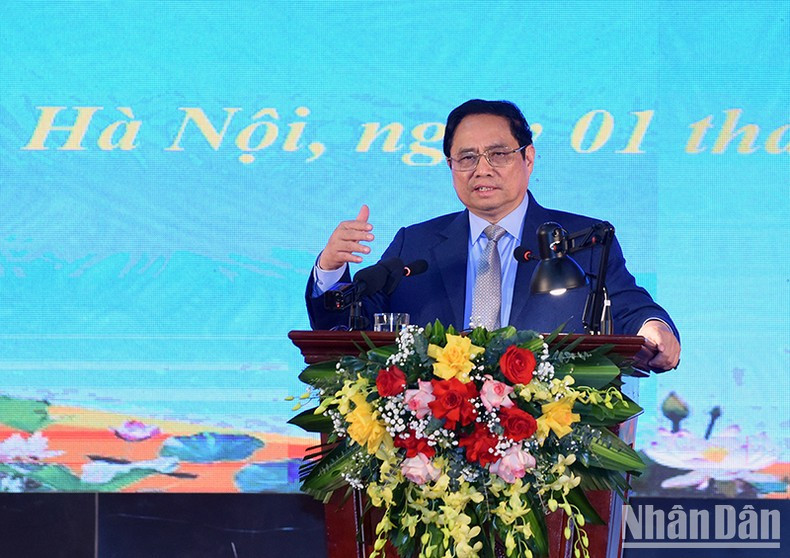 El premier Pham Minh Chinh dijo: "El Sindicato de Vietnam debe participar en capacitar y potenciar los recursos humanos del país". El premier Pham Minh Chinh dijo: "El Sindicato de Vietnam debe participar en capacitar y potenciar los recursos humanos del país".