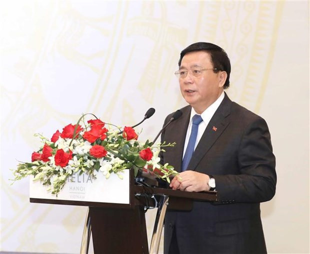 El miembro del Buró Político del Partido Comunista de Vietnam (PCV), presidente del Consejo Teórico Central y director de la Academia Nacional de Política Ho Chi Minh, Nguyen Xuan Thang, habla en el evento (Foto: VNA)