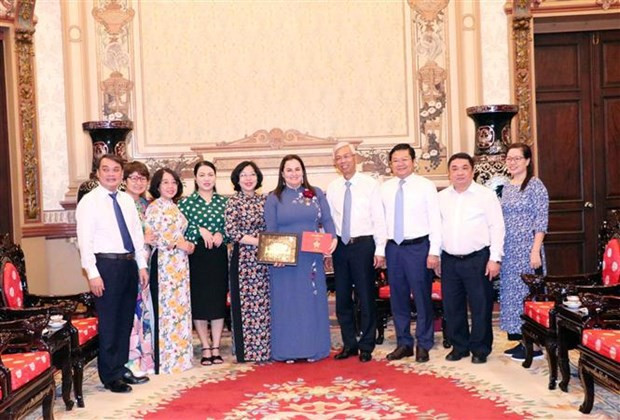 Participantes en la reunión (Fuente: VNA)