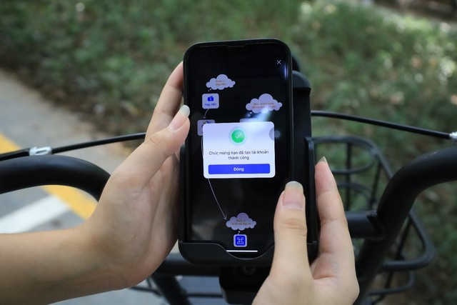 Los interesados en utilizar el servicio deben instalar la aplicación TNGO en sus teléfonos, luego se registran e inician sesión en sus cuentas con sus números de teléfono. Es posible recargar la cuenta a través de pasarelas de pago en línea.