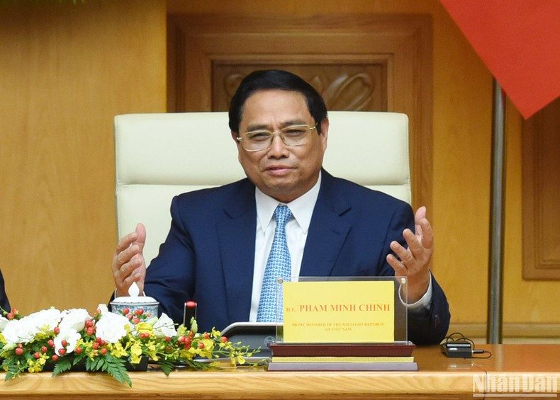 Pham Minh Chinh habla en la conferencia.