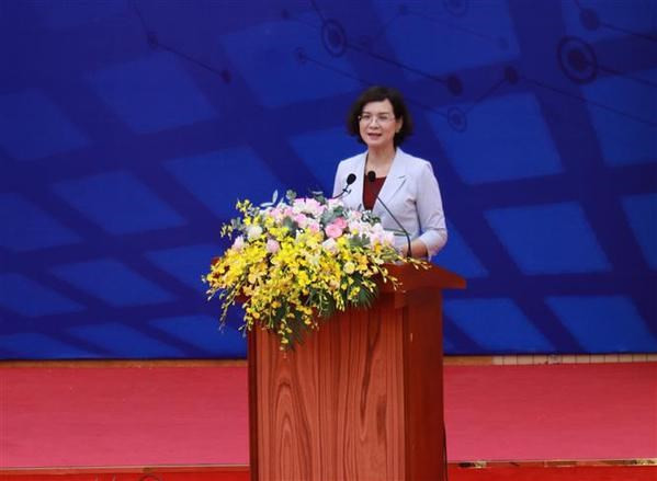 La vicepresidenta del Comité Popular provincial Tran Tuyet Minh (Foto: VNA)
