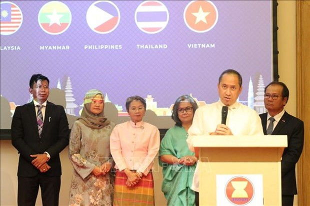 El embajador de Filipinas en la República Checa, Eduardo Martin R. Meñez, en la cita en Praga. (Fuente: VNA)