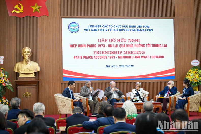 Vista del encuentro. Vista del encuentro.