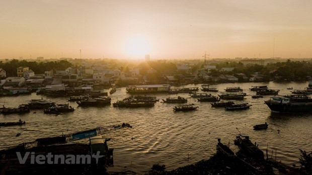 El mercado flotante Cai Rang se encuentra en el distrito de Cai Rang, ciudad de Can Tho, a 30 minutos en barco desde el muelle Ninh Kieu. Este mercado vende principalmente frutas, productos agrícolas y especialidades del Delta del Mekong. (Fuente: Vietnam+)
