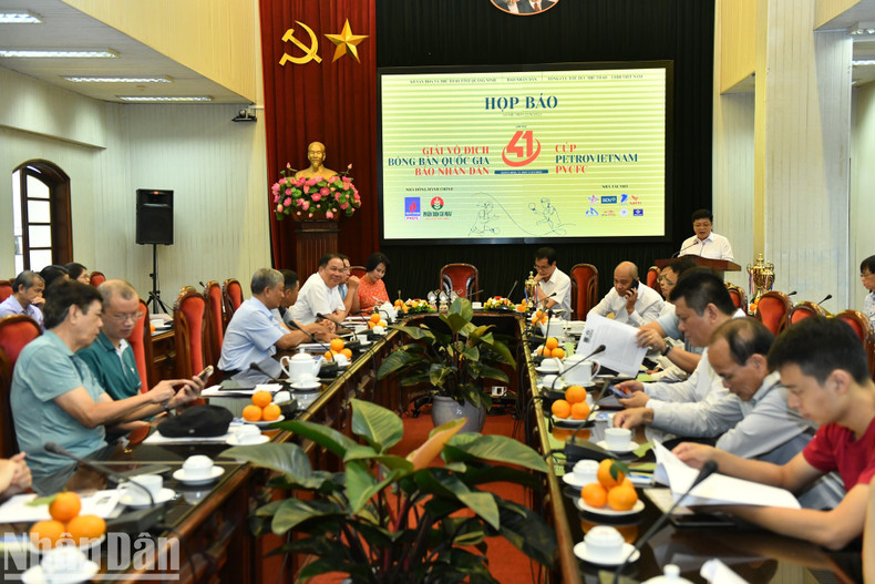 Vista de la rueda de prensa. Vista de la rueda de prensa.