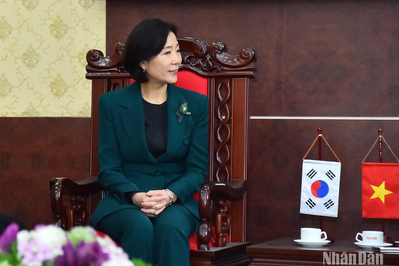 La embajadora de Corea del Sur, Oh Youngju habla en la cita. (Foto: Thuy Nguyen) La embajadora de Corea del Sur, Oh Youngju habla en la cita. (Foto: Thuy Nguyen)