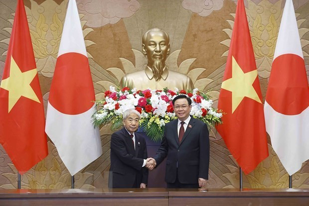 El presidente de la Asamblea Nacional de Vietnam, Vuong Dinh Hue, y su homólogo de la Cámara de Consejeros de Japón, Otsuji Hidehisa. (Fuente: VNA) El presidente de la Asamblea Nacional de Vietnam, Vuong Dinh Hue, y su homólogo de la Cámara de Consejeros de Japón, Otsuji Hidehisa. (Fuente: VNA)