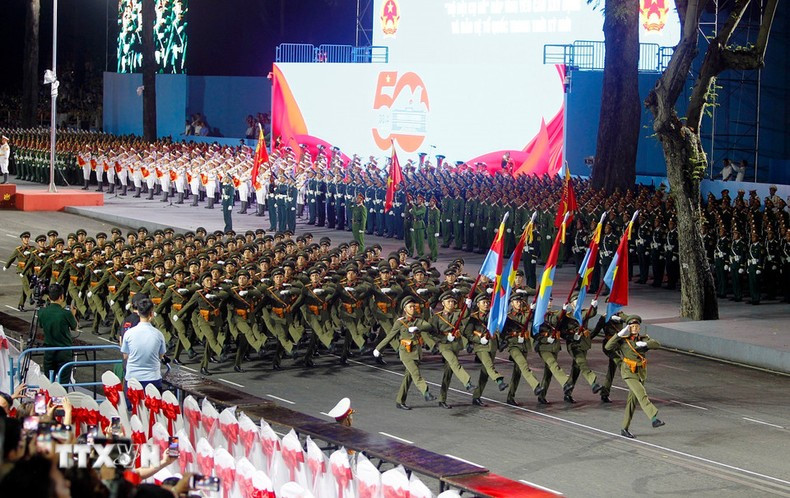 Un bloque de la fuerza del Ejército Popular de Vietnam en el desfile.