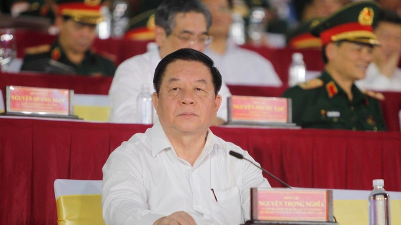 Nguyen Trong Nghia, miembro del Buró Político, jefe de la Comisión de Propaganda y Movilización de Masas del Comité Central del Partido, asiste al ensayo preliminar del desfile.