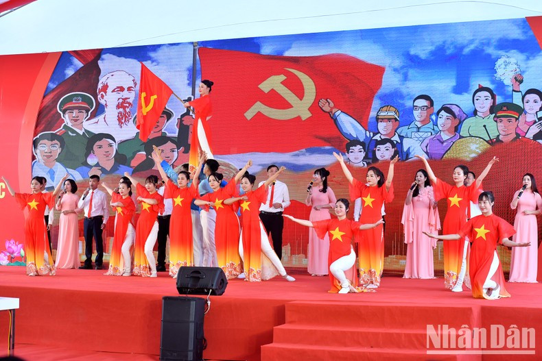 [Foto] Máximo líder partidista asiste al acto de inicio de construcción de obra dedicada al Tío Ho ảnh 8