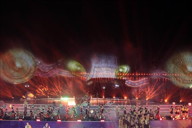 Un espectáculo en la inauguración del Año Nacional de Turismo de Vietnam 2025 (Foto: VNA) Un espectáculo en la inauguración del Año Nacional de Turismo de Vietnam 2025 (Foto: VNA)