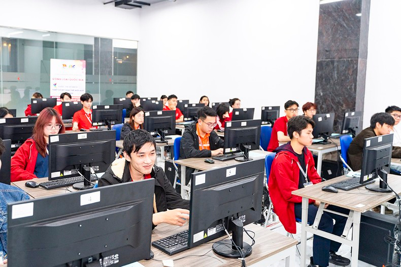 Los candidatos de la competencia. Los candidatos de la competencia.