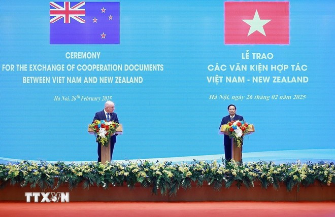 El primer ministro vietnamita, Pham Minh Chinh, y su homólogo neozelandés, Christopher Luxon, anunciaron la elevación de las relaciones entre los dos países a la asociación estratégica integral. (Fuente: VNA) El primer ministro vietnamita, Pham Minh Chinh, y su homólogo neozelandés, Christopher Luxon, anunciaron la elevación de las relaciones entre los dos países a la asociación estratégica integral. (Fuente: VNA)