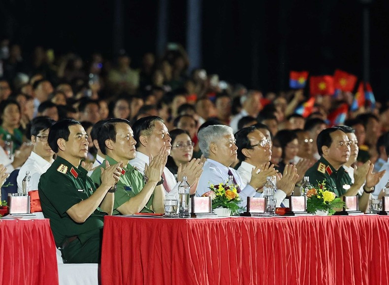 Dirigentes del Partido y Estado asisten al evento. Dirigentes del Partido y Estado asisten al evento.